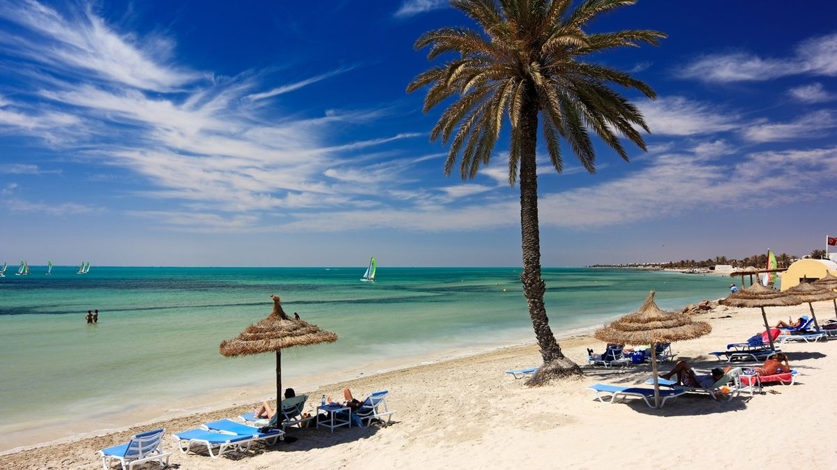 Cestovky klientům za Tunisko nabídnou změnu destinace, nebo vrácení peněz